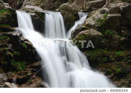 《Hiroshima Prefecture》 Sandankyo Fresh green Sandandaki Waterfall 《Hiroshima Prefecture》 Sandankyo Fresh green Sandandaki Waterfall 66906344