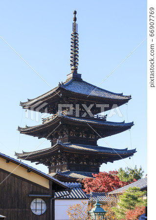 八坂塔在秋天在京都 66907769