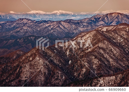 Southern Alps in the morning sun seen from Tanzawa and Tonotake Southern Alps in the morning sun seen from Tanzawa and Tonotake 66909660