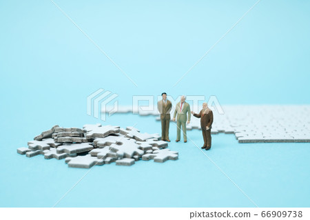 討論山居問題的三人縮影模型 討論山居問題的三人縮影模型 66909738
