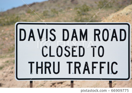 Davis Dam Road Closed To Thru Traffic Sign at the border of Arizona and Nevada. Arizona USA 66909775
