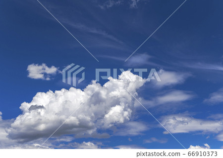 夏季圖片]藍天白雲背景素材-照片素材（圖片） [66910373] - PIXTA圖庫