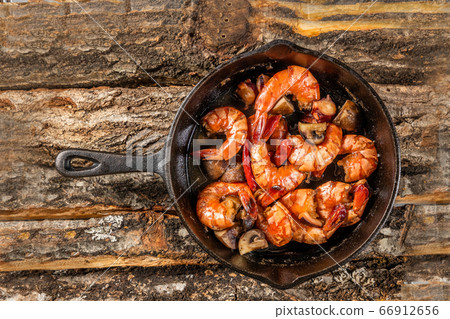 蝦ahillo（ajillo）蝦用大蒜和橄欖油 66912656