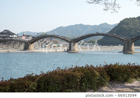 Views of Nishikigawa and Kintai Bridge 66913094