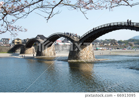 Views of Nishikigawa and Kintai Bridge 66913095