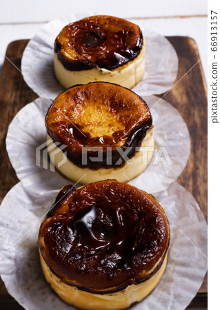 Basque cake Basque cake 66913157