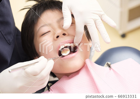 Child receiving dental examination 66913331