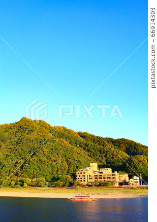 Scenery of Nagara River and Ukai Ferris Wheel Scenery of Nagara River and Ukai Ferris Wheel 66914303