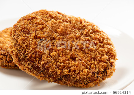 Oval-shaped minced cutlet (minced cutlet). (White background) 66914314