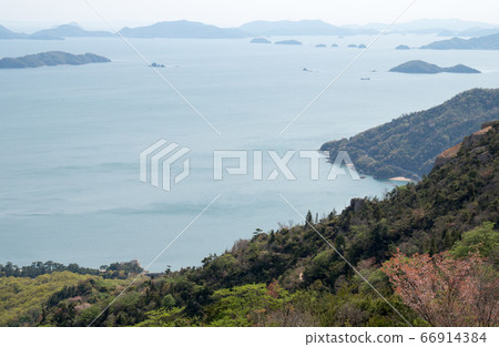 從倉橋島火山欣賞瀨戶內海的景色 從倉橋島火山欣賞瀨戶內海的景色 66914384