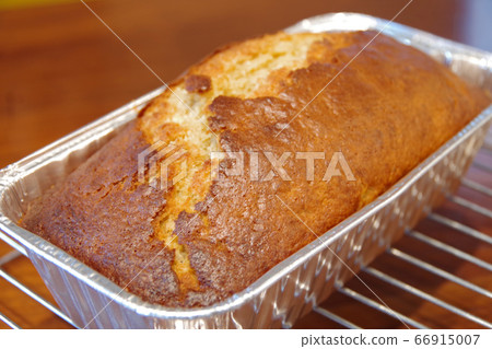 Banana pound cake 66915007