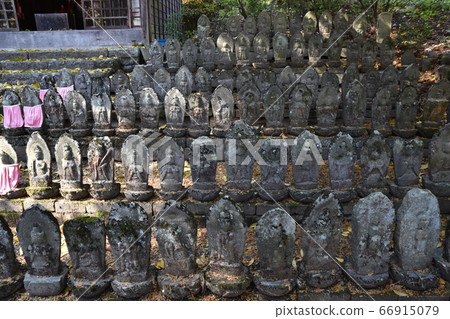 Two hundred Narai Jizo Two hundred Narai Jizo 66915079