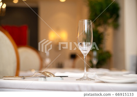 Champagne glass Champagne glass 66915133