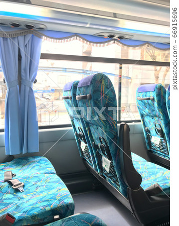 旅行和觀光巴士座位旁邊 旅行和觀光巴士座位旁邊 66915696