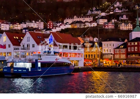 Streets of Bergen 66916987