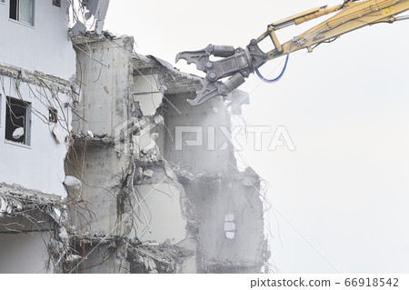 用於拆除舊住宅建築的重型機械 用於拆除舊住宅建築的重型機械 66918542