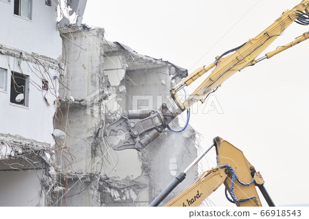 用於拆除舊住宅建築的重型機械 用於拆除舊住宅建築的重型機械 66918543