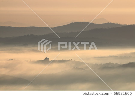 Sea of clouds at sunrise (Mt. Yataka) Sea of clouds at sunrise (Mt. Yataka) 66921600