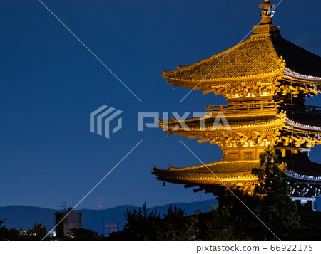 Night view of the tower of Yasaka Kyoto Night view of the tower of Yasaka Kyoto 66922175