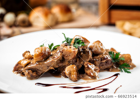 Gourmet veal medallions with champignons Gourmet veal medallions with champignons 66923514