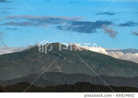 Hakusan mountain range at dusk 66924602