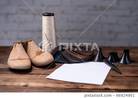 Leather samples for shoes and wooden shoe last on 66924901