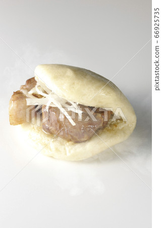 Hot steamed manju with white haired green onion and simmered bonito (white background) Hot steamed manju with white haired green onion and simmered bonito (white background) 66925735