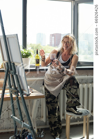 Enjoying own picture Enjoying own picture 66926426