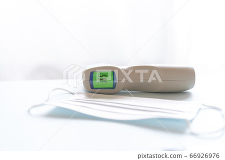 非接觸式溫度計和麵罩 非接觸式溫度計和麵罩 66926976