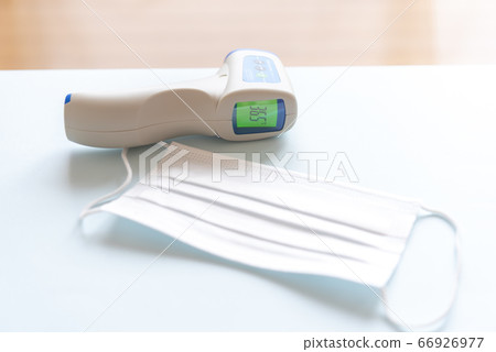 非接觸式溫度計和麵罩 非接觸式溫度計和麵罩 66926977
