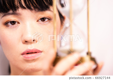 Woman and hourglass 66927144