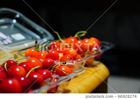 Cherry 66928274