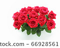 Arrangement of red roses (landscape, front) (sideways) 66928561
