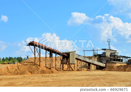 Sand and gravel washing production process in open-pit mining Sand and gravel washing production process in open-pit mining 66929671
