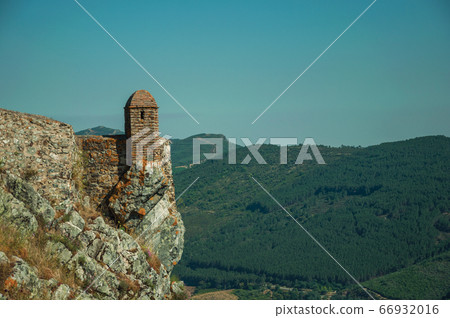 Small watchtower and stone wall over cliff in Marvao Small watchtower and stone wall over cliff in Marvao 66932016