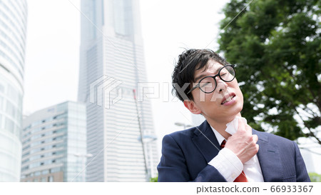擦汗的商人橫濱港未來 66933367