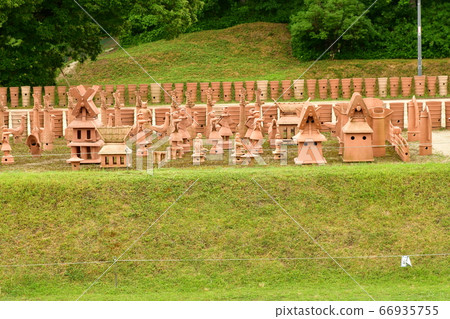 [Takatsuki City] Imagizuka Tumulus Park Haniwa Festival Shrine, full of Haniwa shining in the green 66935755