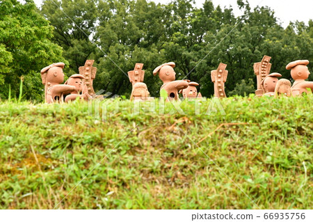 [Takatsuki City] Imagizuka Tumulus Park Haniwa Festival Shrine, full of Haniwa shining in the green 66935756