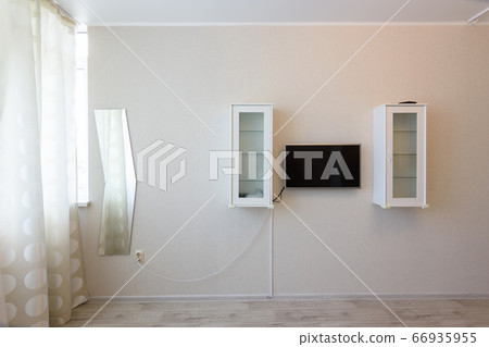 Fragment of the wall by the window in the bedroom 66935955