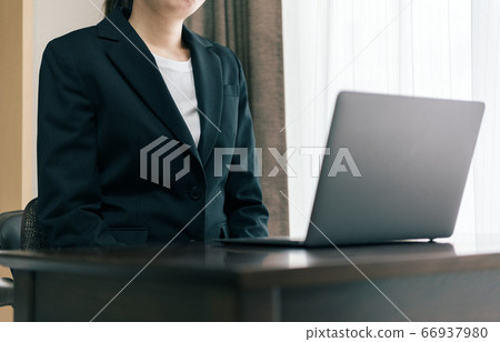 個人計算機上的網絡採訪圖像 個人計算機上的網絡採訪圖像 66937980