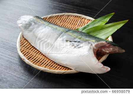 1.8kg of yellowtail fillet 1.8kg of yellowtail fillet 66938079