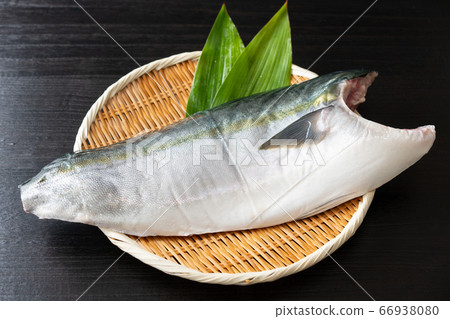 1.8kg of yellowtail fillet 1.8kg of yellowtail fillet 66938080