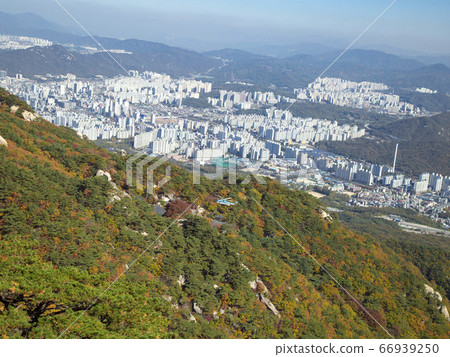 Autumn in Dobongsan, Dobong-dong, Dobong-gu, Seoul, Korea Autumn in Dobongsan, Dobong-dong, Dobong-gu, Seoul, Korea 66939250