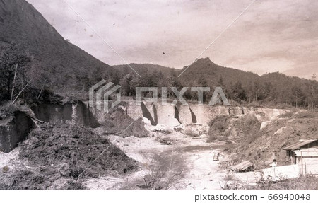 Showa 30s Pumice stone mining site at the foot of Mizusawa, Gunma Prefecture Showa 30s Pumice stone mining site at the foot of Mizusawa, Gunma Prefecture 66940048