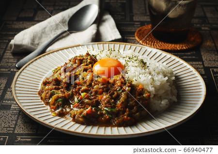 Keema curry of summer vegetables (with egg) 66940477