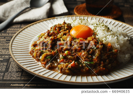 夏季蔬菜的凱瑪咖哩（加雞蛋） 66940635