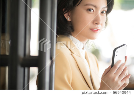 女人商務咖啡館 66940944
