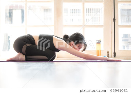 Woman yoga healthy 66941081