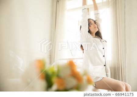 Female lifestyle morning 66941175
