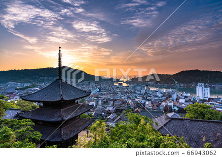 《Hiroshima Prefecture》 Onomichi's dawn and sunrise sky 66943062